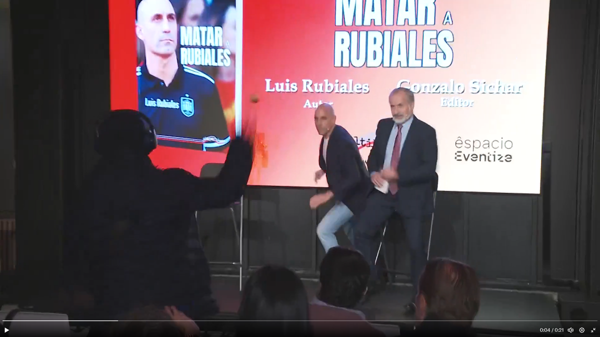 Luis Rubiales, atacat cu ouă