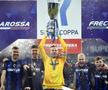 Dzeko și Ionuț Radu, sărbătorind alături de coechipieri un trofeu alături de Inter / FOTO: Imago