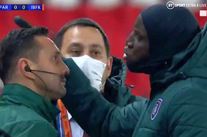 Atacantul senegalez Demba Ba (35 de ani) și arbitrul Sebastian Colțescu au lămurit scandalul cu tentă rasistă iscat în timpul meciului PSG - Bașakșehir