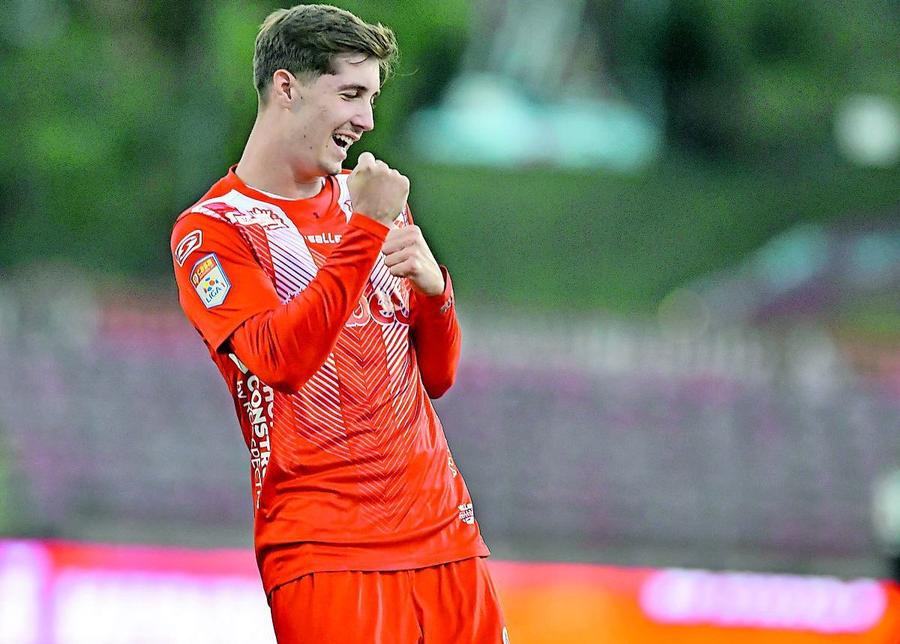 Miculescu a debutat în Liga 2 la 16 ani și în Liga 1 la 19 ani Dintre ei se alege înlocuitorul lui Florin Tănase! » 4 nume pe lista lui Gigi Becali