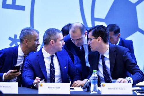 Răzvan Burleanu, alături de alți membri importanți ai FRF