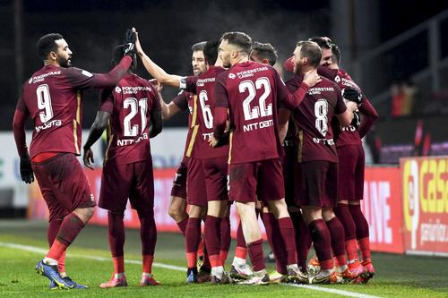 Jucătorii lui CFR Cluj sărbătoresc golul cu CS Mioveni // foto: Imago Images