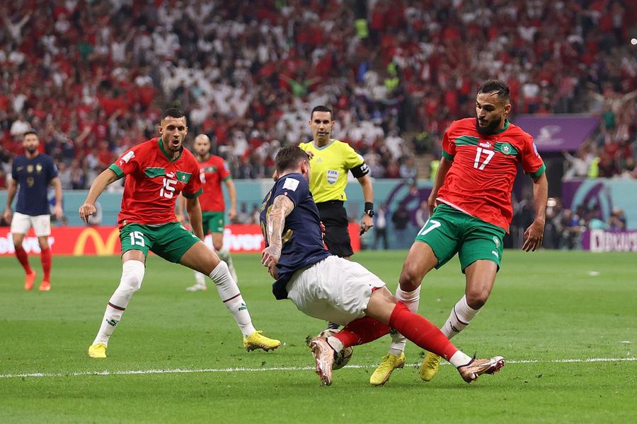 Eroare uriașă în Franța - Maroc: fault în atac în loc de penalty » VAR nu a intervenit: „Bizar! E penalty clar!”