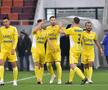 Repriză de foc pentru Colțescu » TREI penalty-uri dictate în prima repriză din Rapid - Petrolul