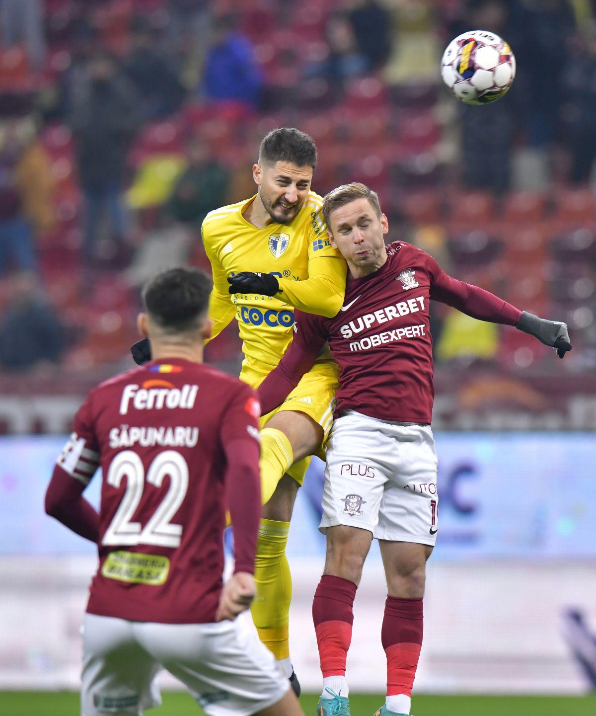 Repriză de foc pentru Colțescu » TREI penalty-uri dictate în prima repriză din Rapid - Petrolul