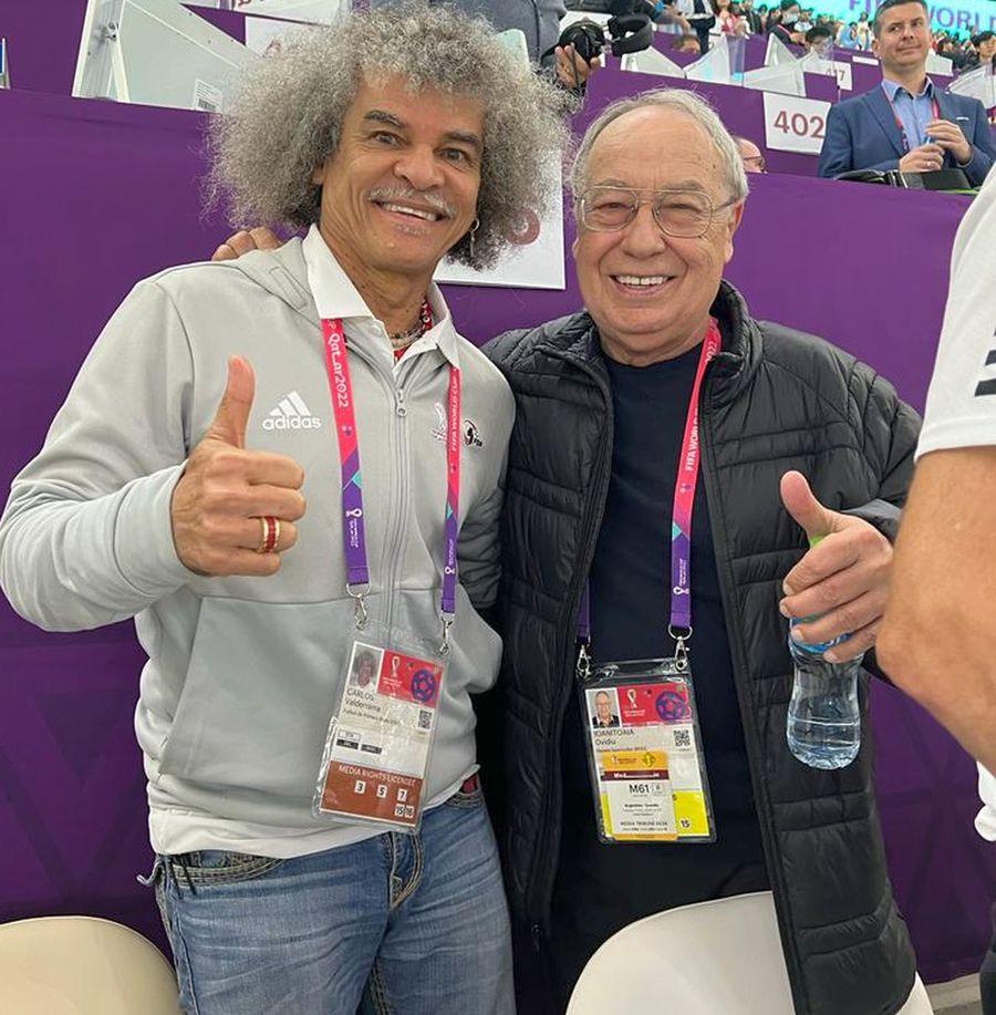 Ovidiu Ioanițoaia, directorul GSP, și Carlos Valderrama (61 de ani), fostul mare fotbalist columbian, în tribunele de pe Lusail, la Argentina - Croația 3-0 Irezistibila Argentină