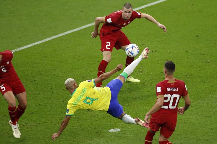 Atacantul brazilian care a făcut senzație la Mondial urmărește în mediul online o vloggeriță cu mare impact în România