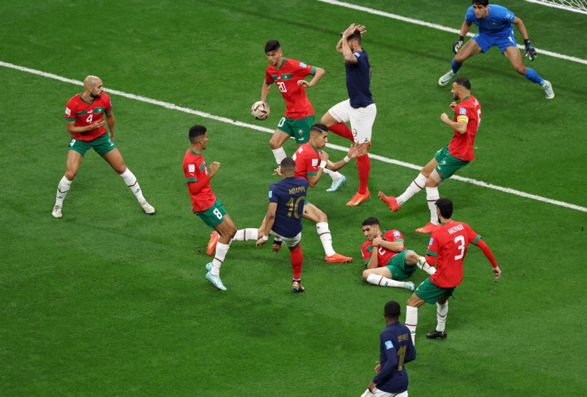 Au frânt inima Africii! Francezii vor înfrunta Argentina lui Messi în finala Mondialului, după ce au trecut cu emoții de Maroc