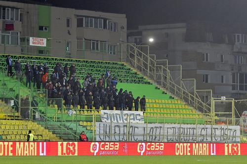 Mesajul galeriei lui CSU Craiova. Foto: Imago Images