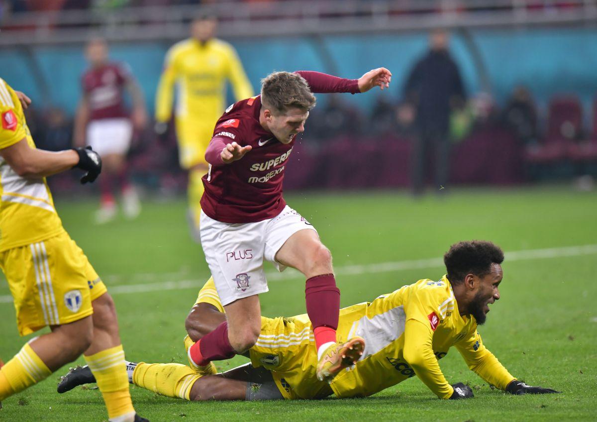 Repriză de foc pentru Colțescu » TREI penalty-uri dictate în prima repriză din Rapid - Petrolul
