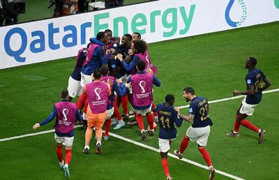 Au frânt inima Africii! Francezii vor înfrunta Argentina lui Messi în finala Mondialului, după ce au trecut cu emoții de Maroc