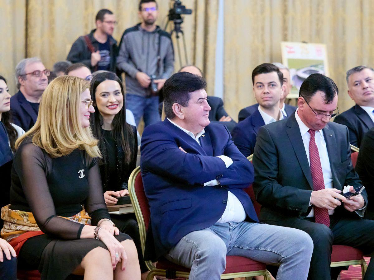 Dinamo și-a premiat sportivii de elită » Imagini spectaculoase de la gala finalului de an + ce au spus Lipă, Covaliu și Lupescu