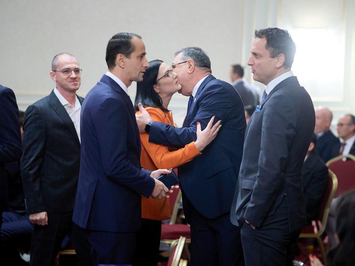 Dinamo și-a premiat sportivii de elită » Imagini spectaculoase de la gala finalului de an + ce au spus Lipă, Covaliu și Lupescu
