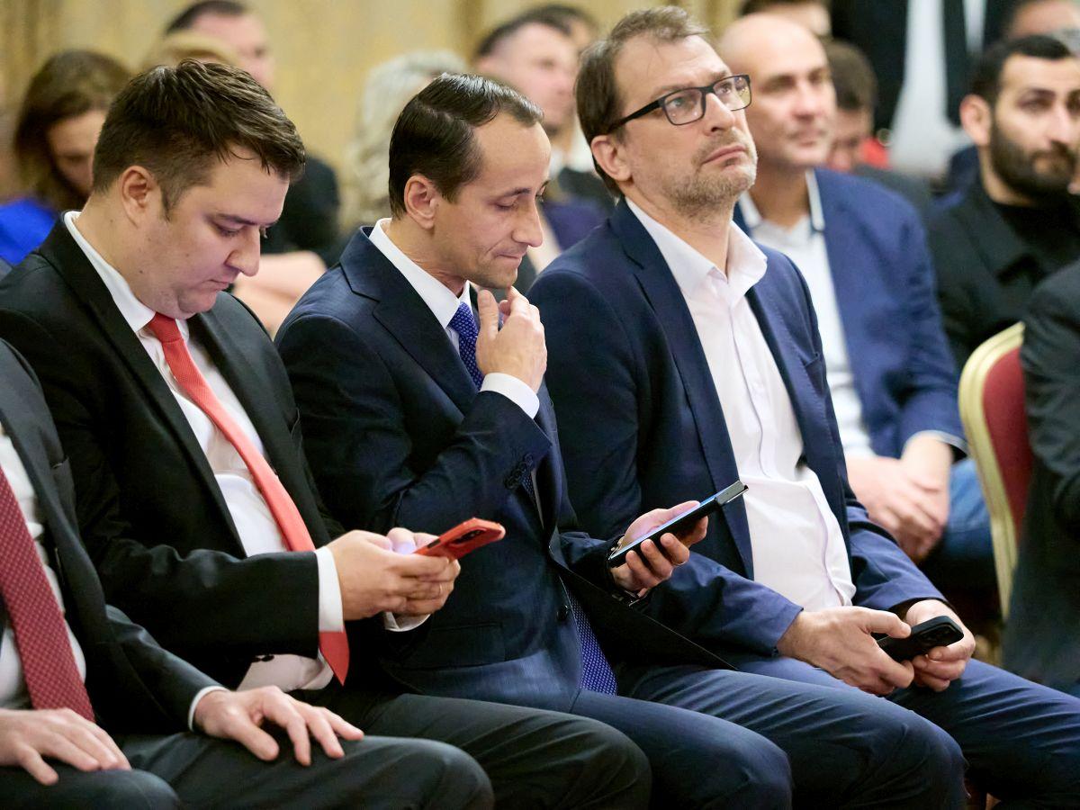 Dinamo și-a premiat sportivii de elită » Imagini spectaculoase de la gala finalului de an + ce au spus Lipă, Covaliu și Lupescu
