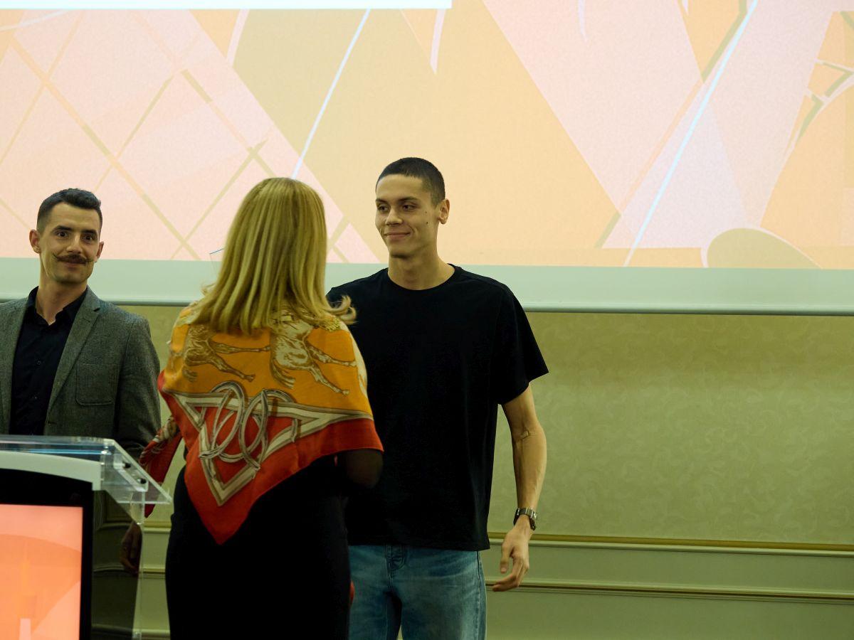 Dinamo și-a premiat sportivii de elită » Imagini spectaculoase de la gala finalului de an + ce au spus Lipă, Covaliu și Lupescu