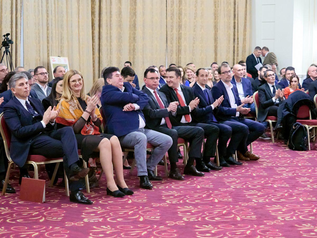 Dinamo și-a premiat sportivii de elită » Imagini spectaculoase de la gala finalului de an + ce au spus Lipă, Covaliu și Lupescu