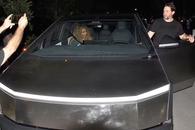 Serena Williams și soțul ei și-au luat mașina-OZN a lui Elon Musk » Primii oameni din lume care au așa ceva