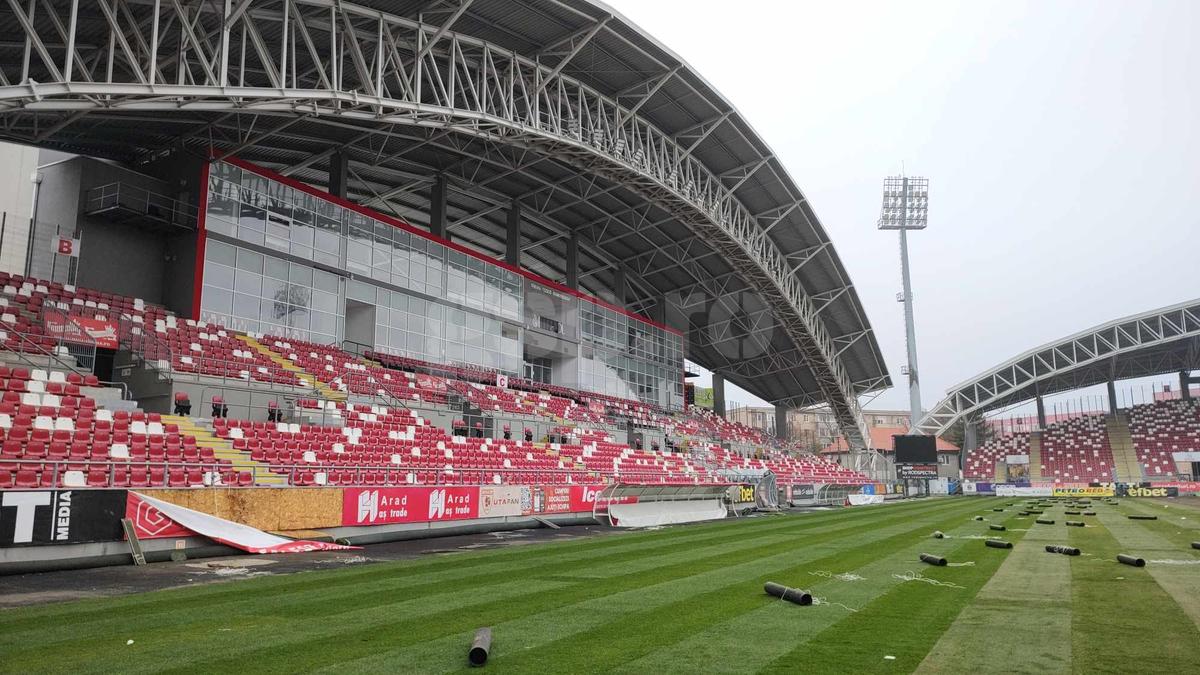 „Verde de Crăciun” » Se montează iarba pe șantierul din Superliga. Costuri totale: 2 milioane de euro