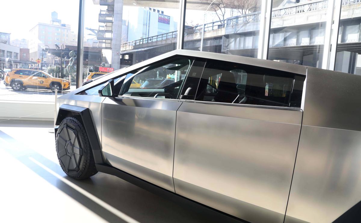 Serena Williams și soțul ei și-au luat mașina-OZN a lui Elon Musk » Primii oameni din lume care au așa ceva