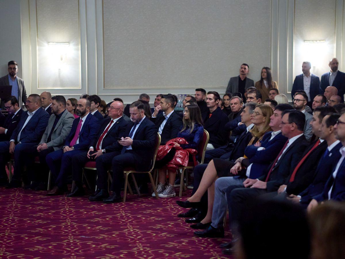 Dinamo și-a premiat sportivii de elită » Imagini spectaculoase de la gala finalului de an + ce au spus Lipă, Covaliu și Lupescu