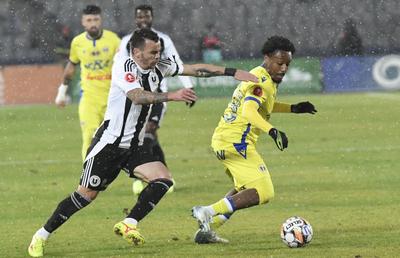 U Cluj - Petrolul 4-1, meci care a schimbat din nou liderul în Superliga » În prima repriză a nins, în a doua a plouat cu goluri