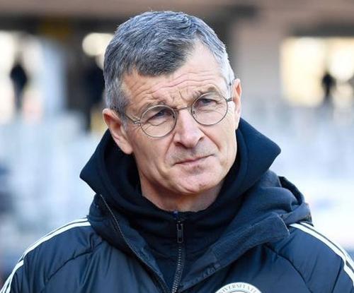 „Le mulțumesc tuturor, de la femeia de serviciu, la magazioner” » Ioan Ovidiu Sabău, discurs atipic, după calificarea în play-off