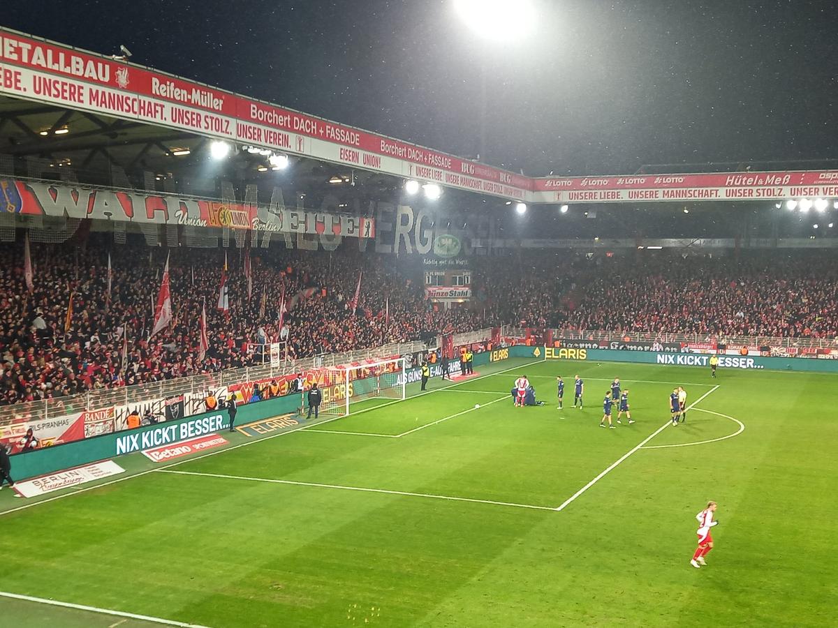 Meciul Union Berlin - Bochum, din Bundesliga, întrerupt timp de 20 de minute! Situație incredibilă la revenirea pe gazon