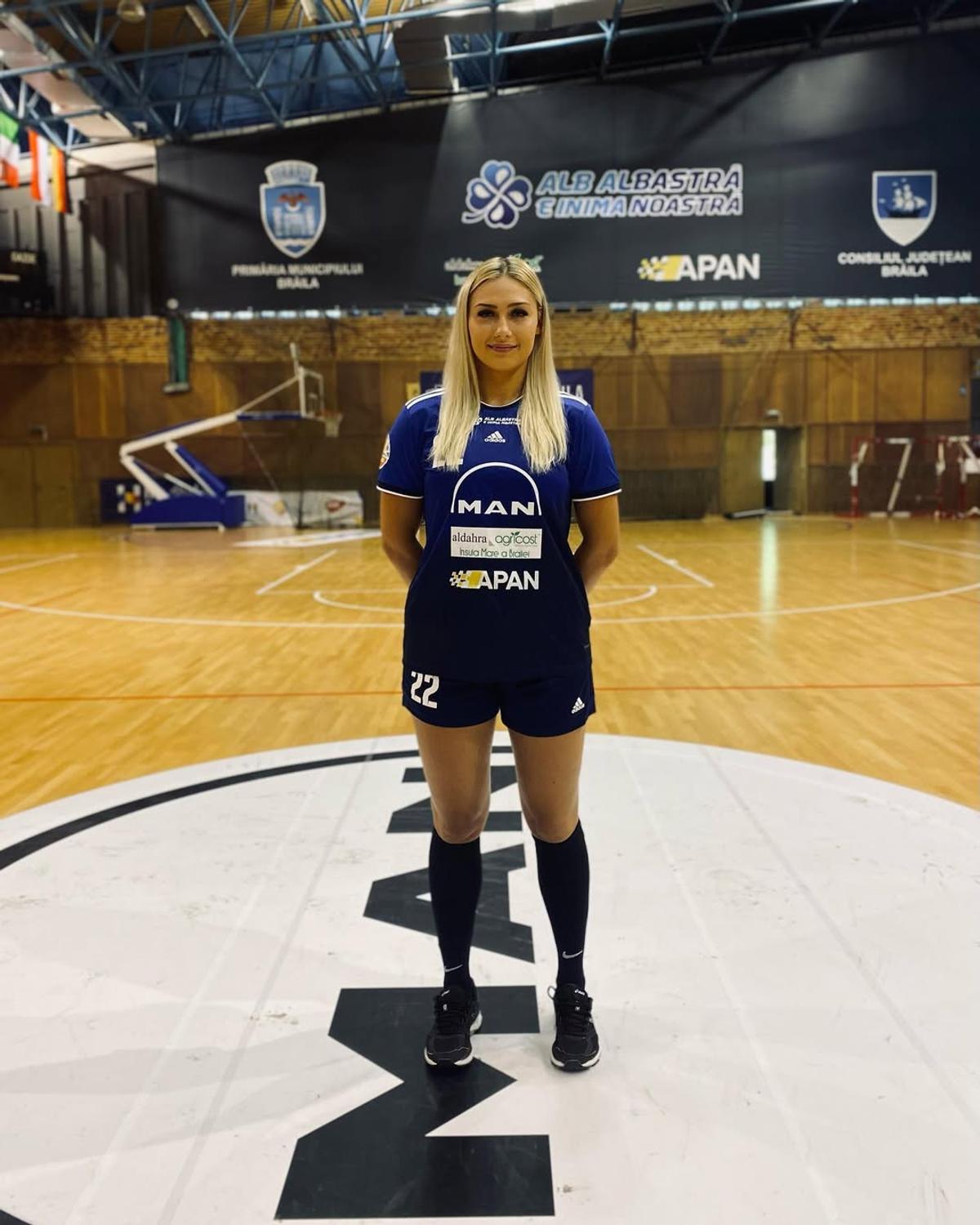 Poveste inedită! Cum s-a apucat de handbal pivotul României de la Euro 2024: „Nu știam să spun ce sport jucasem”
