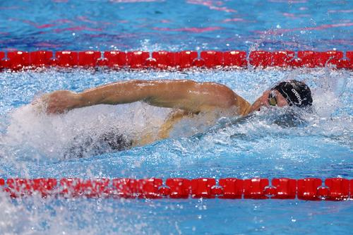 Luke Hobson în cursa de record mondial la 200 m liber în bazin scurt Foto: Guliver/GettyImages