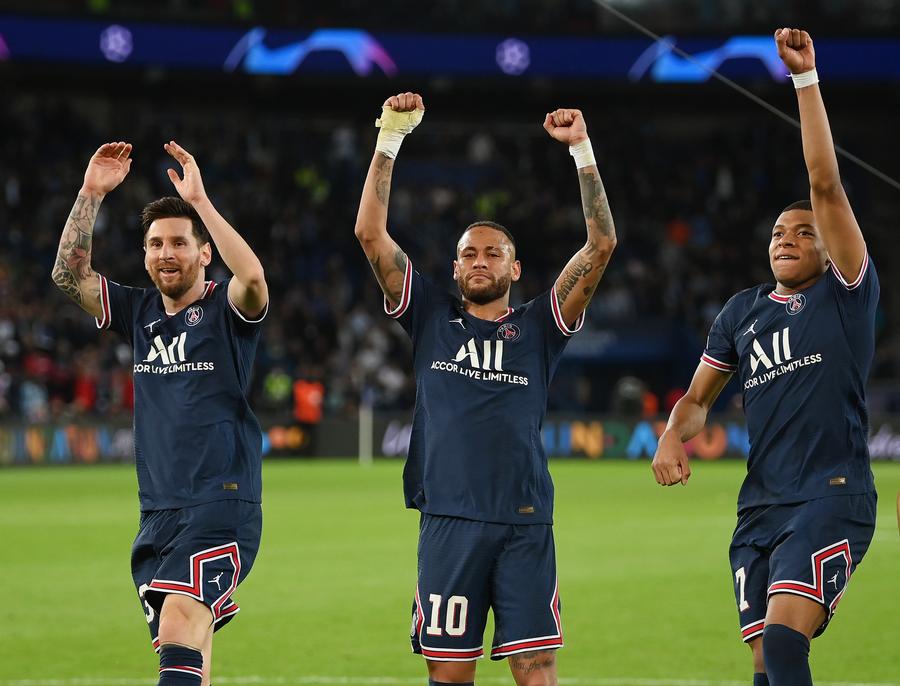 Mbappe, Neymar și Messi au jucat împreună la PSG, în perioada 2021-2023 // FOTO: Getty Images Creșterea Imperiului » Veniturile au sporit de 9 ori în 15 ani + 2,5 miliarde € pentru două trofee Champions League