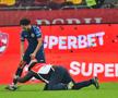 Scene rar văzute în timpul unui meci, la Dinamo - Metaloglobus » „Acum ai grijă ce faci cu el”
