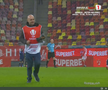 Scene rar văzute în timpul unui meci, la Dinamo - Metaloglobus » „Acum ai grijă ce faci cu el”