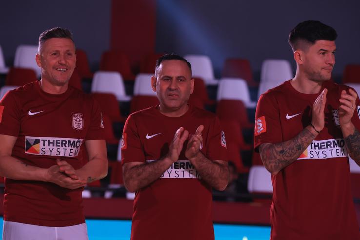 Imagini de la meciul de old boys Rapid - All Stars, Cristian Săpunaru, Daniel Chiriţă şi Viorel Ion FOTO: Ionuţ Iordache (GSP)