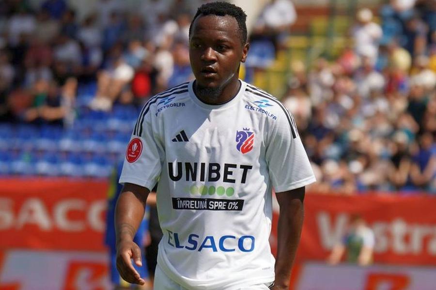 Hervin Ongenda, în tricoul lui FC Botoșani / foto: facebook.com/fcbotosani Dezvăluiri incredibile: „Cel mai talentat fotbalist din România doarme doar două ore pe noapte. Arată undeva la 10% din ce poate”