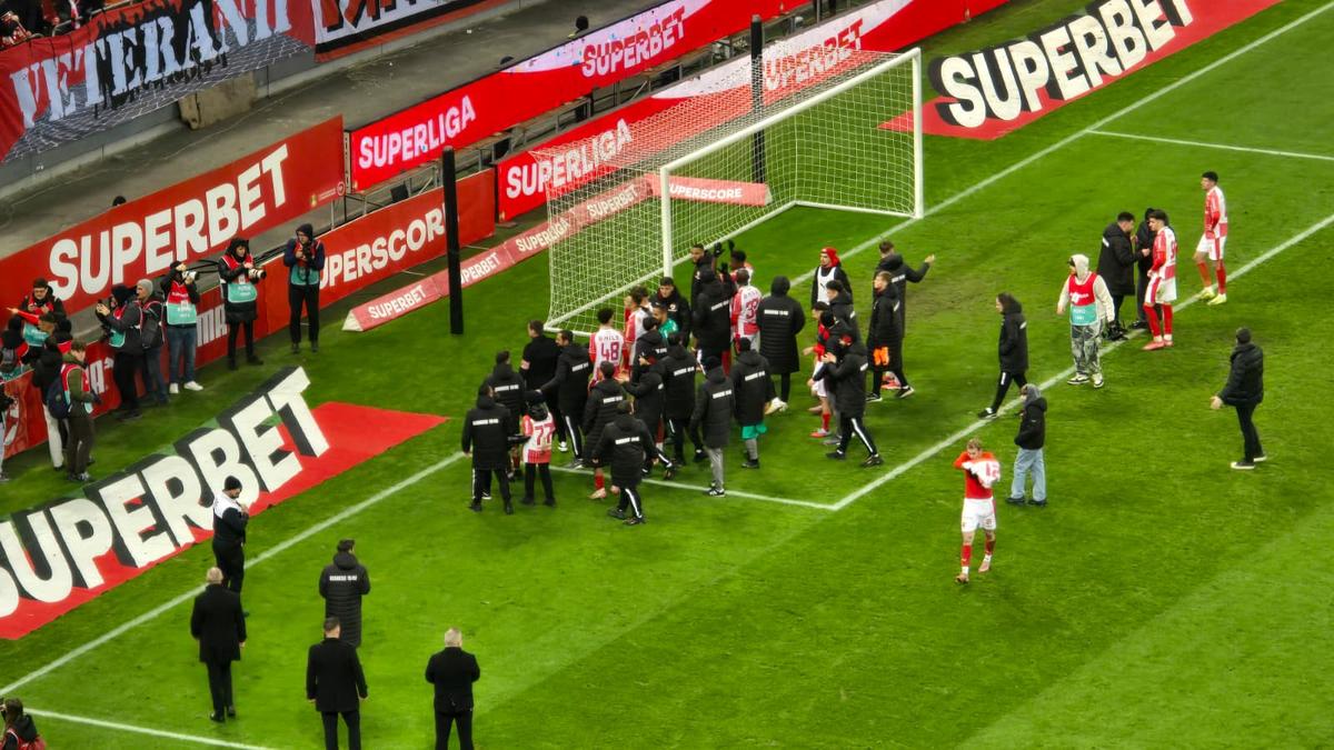 Ce s-a întâmplat pe gazon, imediat după Dinamo - Metaloglobus 4-0 » „Credem în tine”