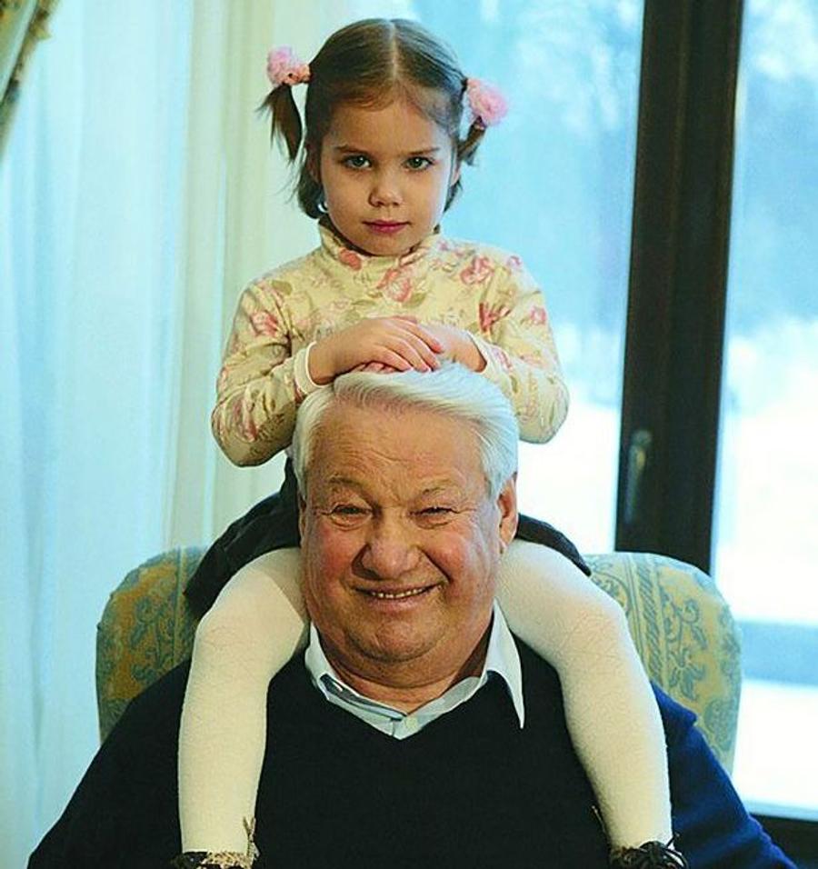 FOTO La 29 de ani, Fyodor Smolov, „decarul” Rusiei, a cerut în căsătorie o minoră, nepoata fostului președinte