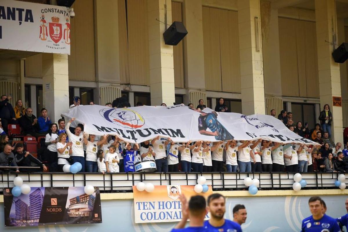 GALERIE FOTO Laurențiu Toma s-a retras » Spectacol de gală la ultimul meci al handbalistului