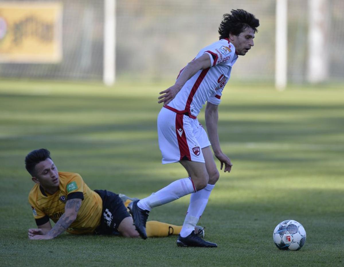 CFR Cluj îl aduce pe Denis Ciobotariu de la Dinamo! Florin Prunea: „E o chestiune de ore”