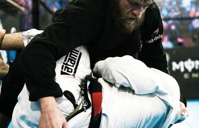 EXCLUSIV Povestea EXPLOZIVĂ a lui Ion Pascu, românul care se antrenează zilnic cu Conor McGregor: de la dinți zburați la lecții predate irlandezului la jujitsu!