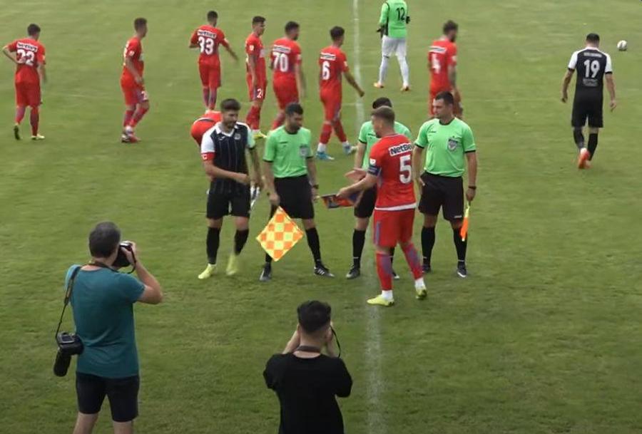 Mihai Pintilii le oferă celor de la Colțea fanionul FOTO Trei detalii care arată că amicalul FCSB - Kemerspor nu a fost programat din timp