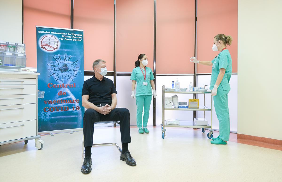 Iohannis a fost vaccinat