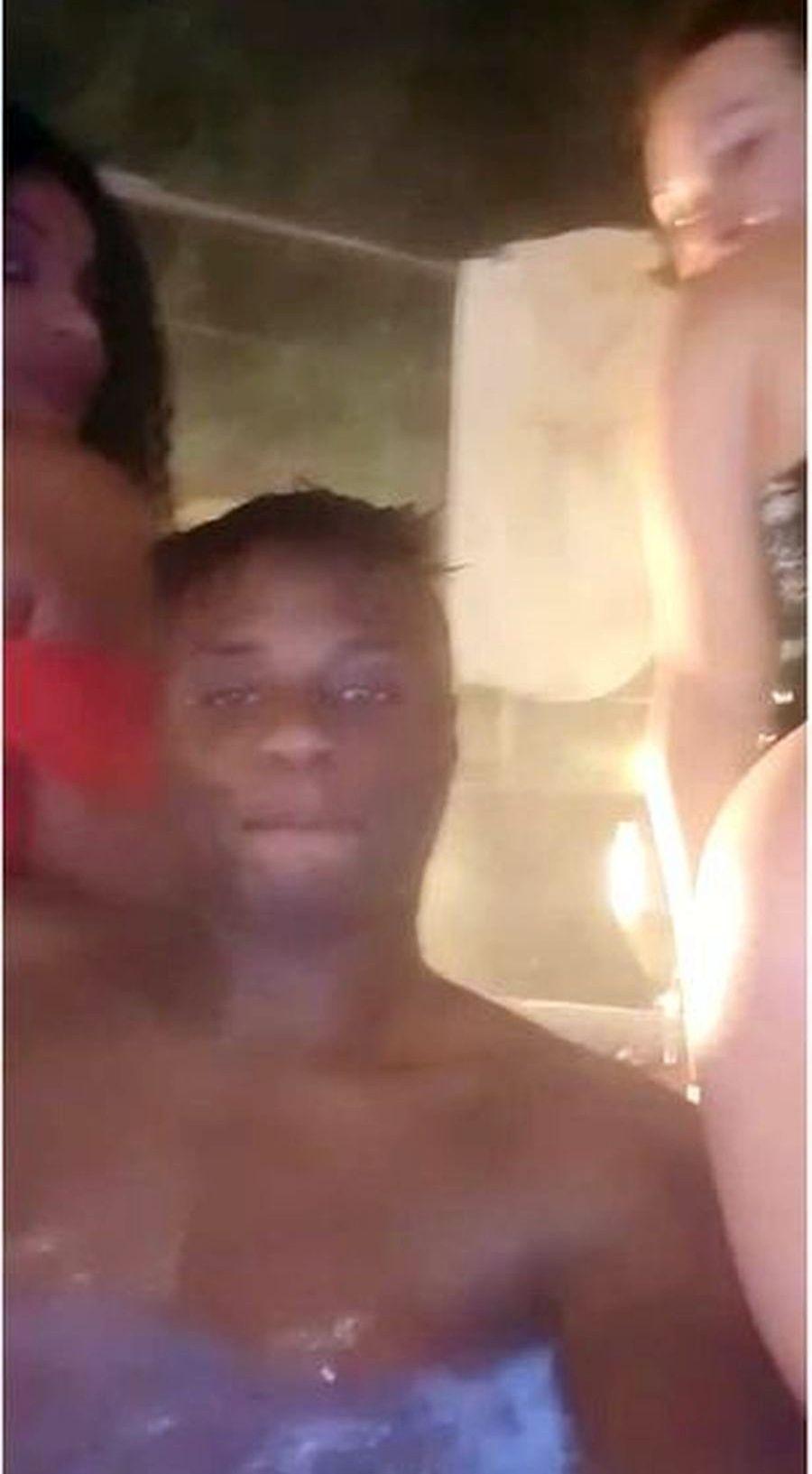FOTO: Prosport FOTO // UPDATE Magaye Gueye, reacție după petrecerea în jacuzzi cu două femei: „Cortacero mi-a făcut viața un calvar! Am semnat deja un nou contract”