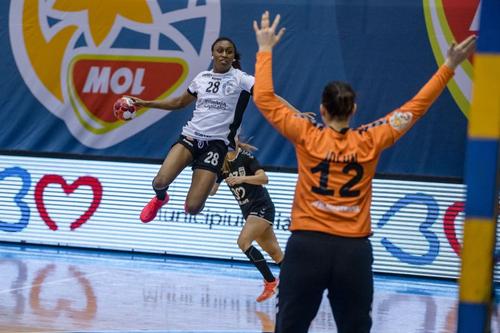 Siraba Dembele și colegele ei au învins Minaur, 28-23, în Liga Națională, înainte de a întâlni Vipers FOTO Dan Potor