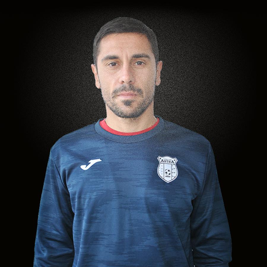 George Neagu, preparatorul fizic al Astrei Scandal grotesc pe bancă la FCSB - Astra! Momente incredibile cu înjurături și amenințări: „Mâncă-mi-ai p***! De la 10 metri sunteți pisoi, hai aici!” » Faza care a declanșat totul