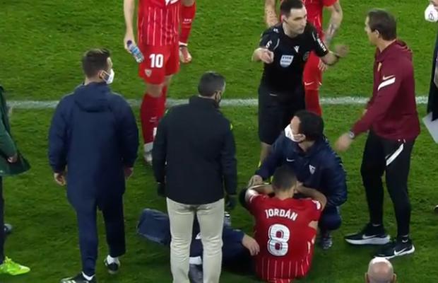 Scandalul continuă la Betis - Sevilla » Antrenorul, acuzat că i-a cerut jucătorului să simuleze că îi este rău!