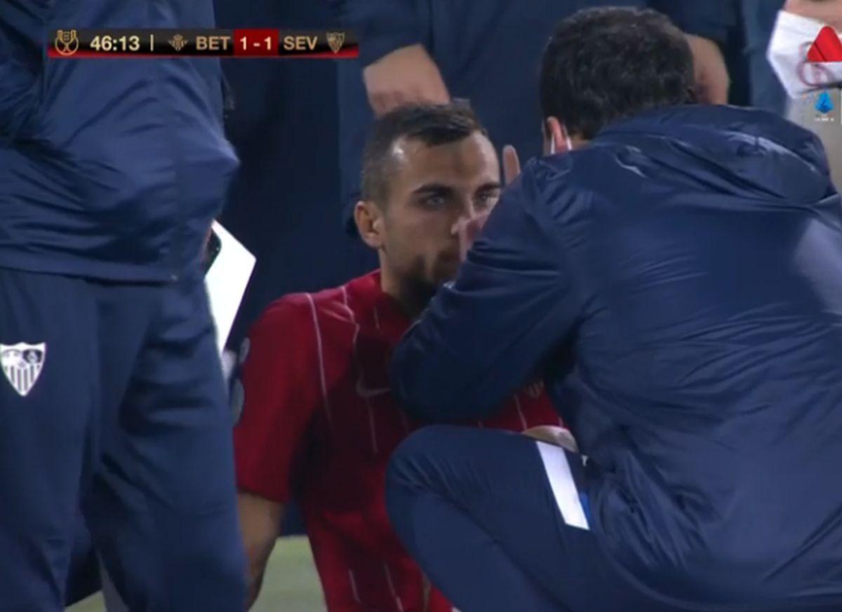 Derbi Sevillano, SUSPENDAT! Fekir a înscris din corner, apoi un jucător a fost lovit în cap cu un obiect aruncat din tribune, iar meciul oprit!
