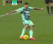 Fază incredibilă în Premier League » S-a făcut de râs la executarea penalty-ului inventat și arbitrul i-a anulat golul!