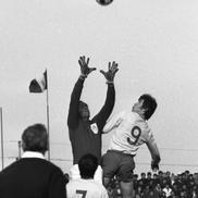 Florea Dumitrache, într-un meci contra Iranului (1970). Foto: Arhiva GSP