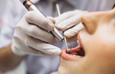 Dentia: Excelență și Inovație în Serviciile Stomatologice la Iași