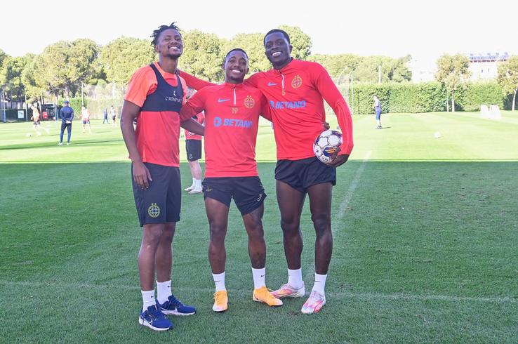 Siyabonga Ngezana, Luis Phelipe, Joyskim Dawa / FCSB (foto: Cristi Preda/GSP